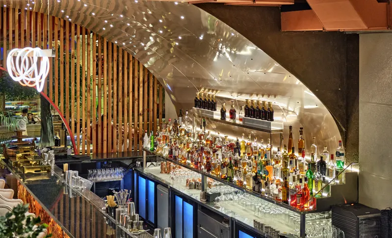 Restaurant bar photographed by VR Family Studio